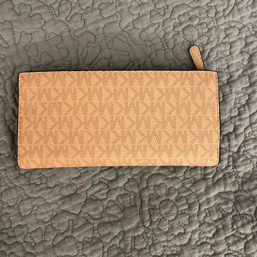 Michael Kors wallet - Picture 2 of 4